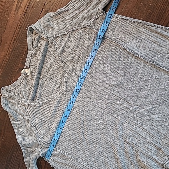 We The Free People Laguna Gray Distressed Slouchy Long Sleeve Thermal Top Wmn L - Picture 10 of 12